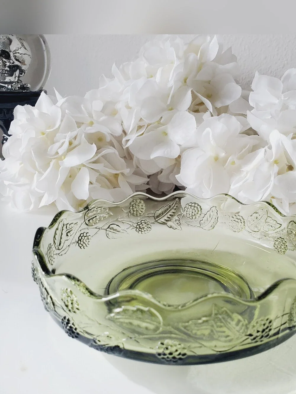 Vintage Elegant Mid-Century Green Glass Floral & Leaf Serving Bowl GUC